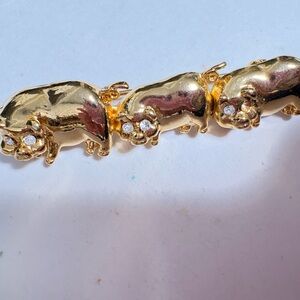 Vintage Gold-Tone family of 3 little pigs Brooch with rhinestone Accents
